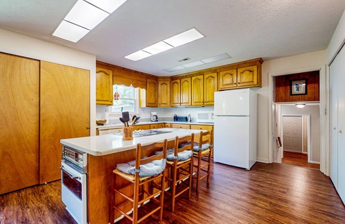 Otto Casa | Secluded home on 13 acres with jetted tub, screened porch & wildlife sightings