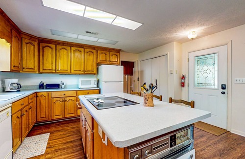 Otto Casa | Secluded home on 13 acres with jetted tub, screened porch & wildlife sightings