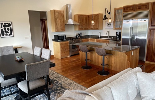 Ignacio Casa | Secluded Home - San Juan Views