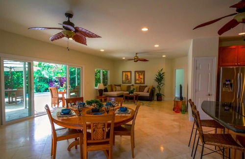Kailua Casa | Casa aislada con piscina en una comunidad cerrada, a pasos de la hermosa playa de Kailua