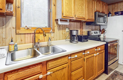 Honor Casa | Secluded Home with Firepit, Gas Grill, WIFI, WFH Station & Private W/D