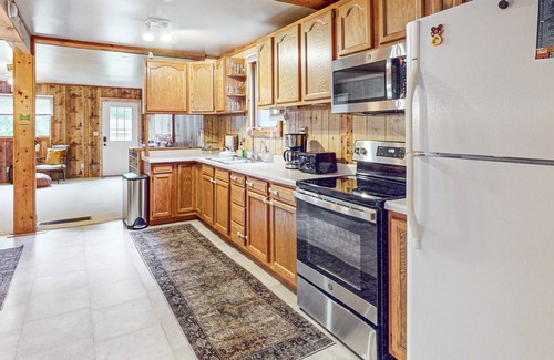 Honor Casa | Secluded Home with Firepit, Gas Grill, WIFI, WFH Station & Private W/D
