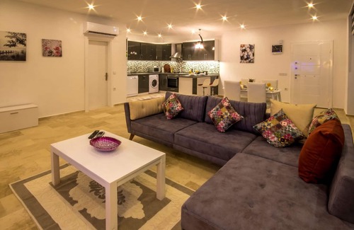Uzumlu Villa | Apartada villa de luna de miel con piscina cubierta climatizada y vista panorámica