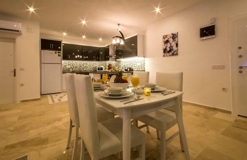 Uzumlu Villa | Apartada villa de luna de miel con piscina cubierta climatizada y vista panorámica
