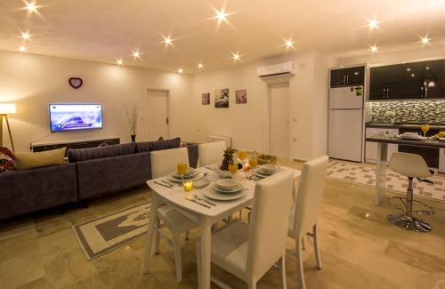 Uzumlu Villa | Apartada villa de luna de miel con piscina cubierta climatizada y vista panorámica