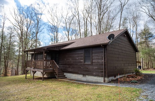 Mt Lookout Casa | Secluded-Hot Tub-Fire Pit-Fiber internet-Near the Gorge & Parks-Pet Friendly