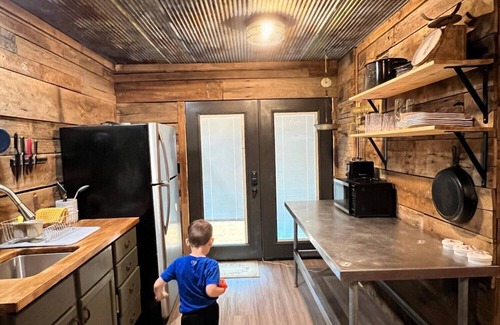 Osceola Cabina | Secluded Hunting & Fishing cabin in the Woods - Osceola, MO