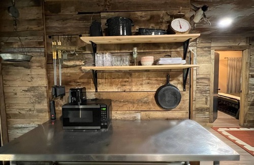 Osceola Cabina | Secluded Hunting & Fishing cabin in the Woods - Osceola, MO