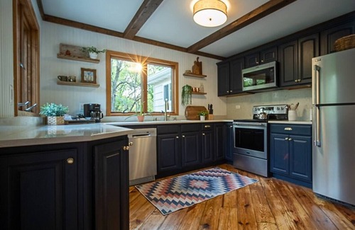 Twin Lakes Cabina | Secluded in the Woods, Hot Tub