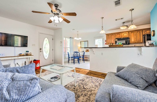 Waveland Cabaña | Secluded 'La Mer Cottage' < 1 Mi to Beach!