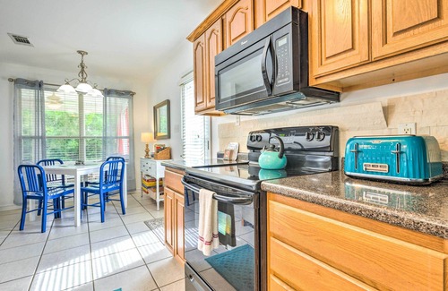 Waveland Cabaña | Secluded 'La Mer Cottage' < 1 Mi to Beach!