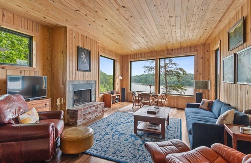 Samantha Cabina | Secluded Lake Tuscaloosa Retreat - Family Cabin with Amazing Views!