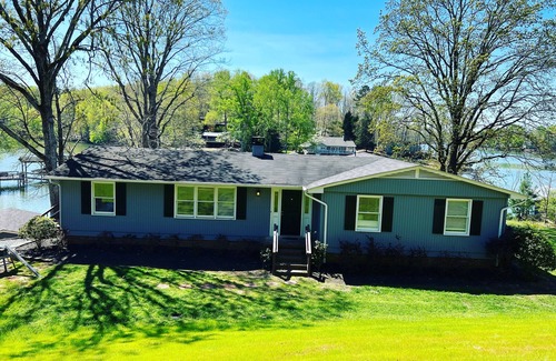Bowling Green Casa | Secluded lakefront cottage on Lake Wylie in Charlotte, NC