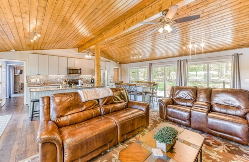 Mineral Casa | Secluded Lakefront Gem W/ Free WiFi, Two-Level Deck, Private Dock & Great Views
