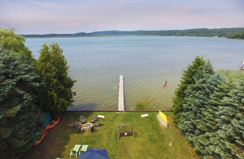 Arcadia Casa | Secluded Lakefront home, Hiking nearby, Wifi, TV, Paddle Boards, Fire pit, Grill
