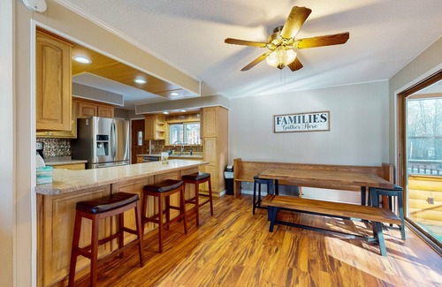Tomahawk Casa | Secluded Lakefront Home w/Deck, Lake Views, Gas Grill & Private W/D - Dogs OK