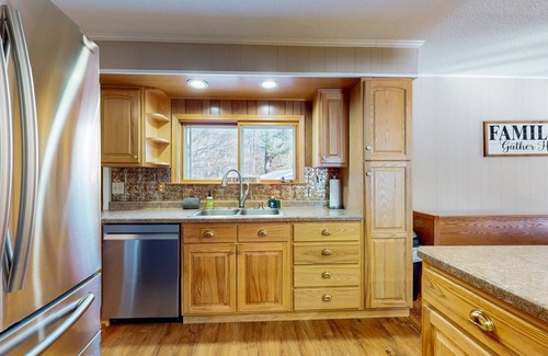 Tomahawk Casa | Secluded Lakefront Home w/Deck, Lake Views, Gas Grill & Private W/D - Dogs OK