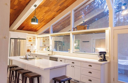 Lake Roesiger Casa | Secluded Lakehouse with Pickleball & Hot Tub