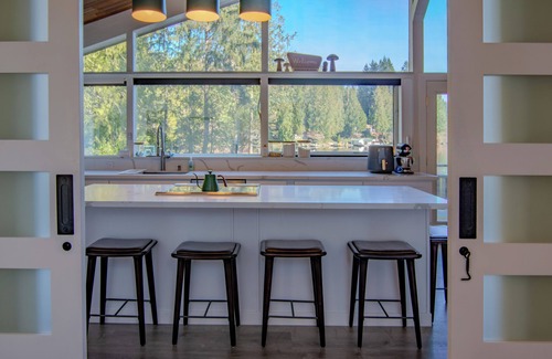 Lake Roesiger Casa | Secluded Lakehouse with Pickleball & Hot Tub