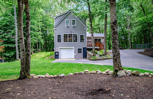Shapleigh Casa | Secluded lakeside home with 2 private docks, hot tub, bball hoop, H2o activities