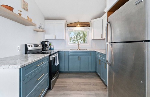 Lowbanks Cabaña | Secluded Lakeview w/ Hot Tub & Volleyball