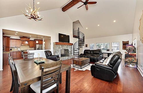 Willard Casa | Secluded Lodge 8acres Hot Tub, Pingpong pedalboat!