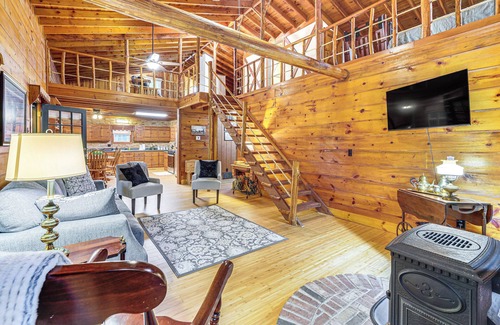 Walkersville Cabina | Secluded Lodge Stay: Day Trip to Audra State Park!