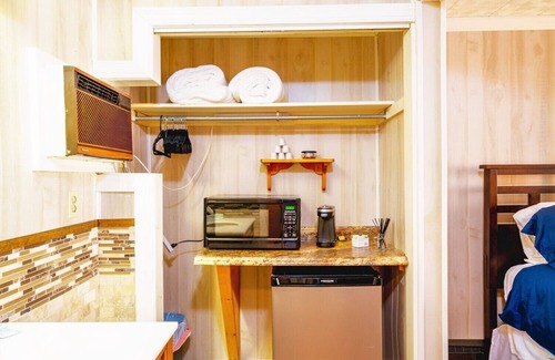 Elkins Cabina | Secluded Lodge w/ grill + Free Coffee and Tea
