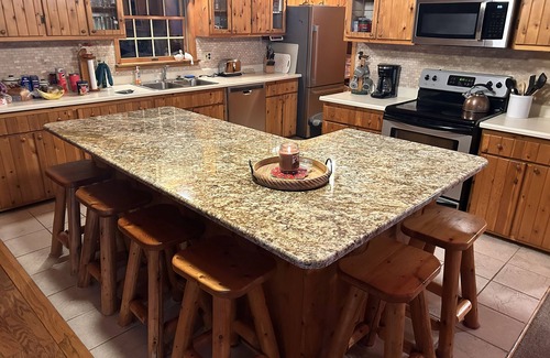 Cheboygan Casa | Secluded Log Cabin and Guest House Close to Mackinaw City!