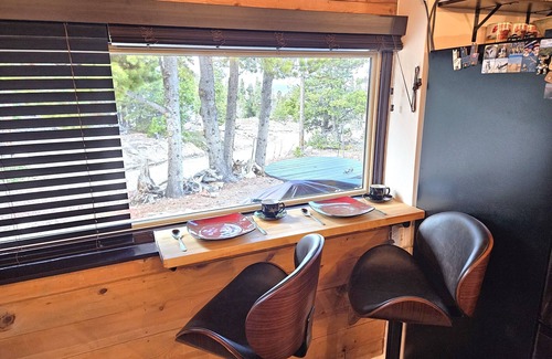 Black Hawk Cabina | Secluded log cabin/hot tub. Ski, views, hike, silence.