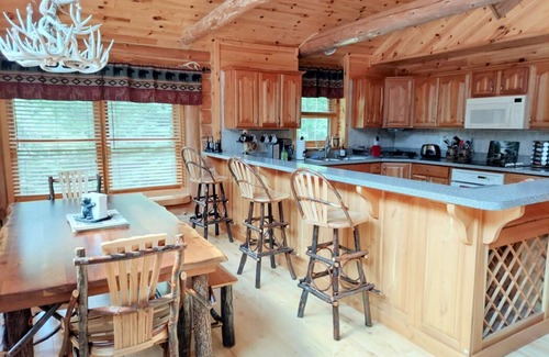Gaylord Cabina | ¡Cabaña de lujo de 5 habitaciones en 20 acres!