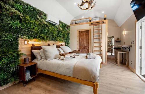 Wimberley Casa | Secluded Luxury Couples Cabin with a Sauna and a Pool, Perfect for a Romantic Weekend in Texas Hill Country