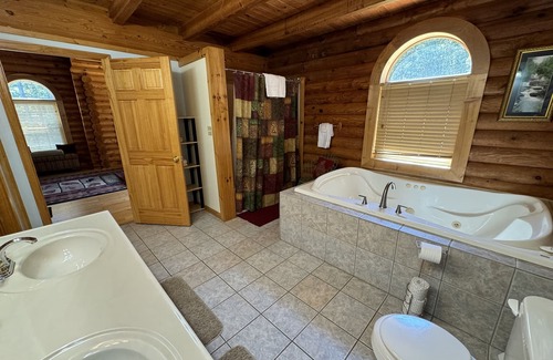 Logan Cabina | Lujoso-Mountain Lodge-Vista al bosque-Lodge-Baño Privado