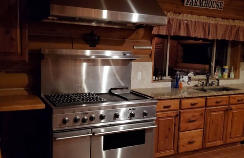 Carbon County Cabina | Secluded luxury lodge that sleeps 34 in beds