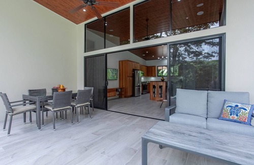 Dominical Casa | Secluded Luxury Rainforest Villa on the Baru River close to Dominical Beach !
