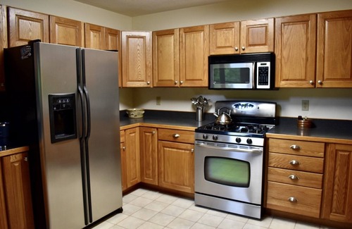 Burnsville Cabina | Secluded Mountain 4 Bedroom Cabin
