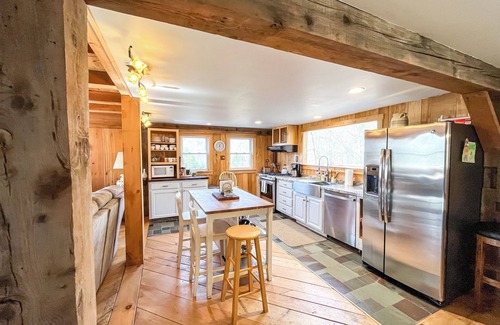 Granville Casa | Secluded Mountain Getaway with Hot tub and Views!