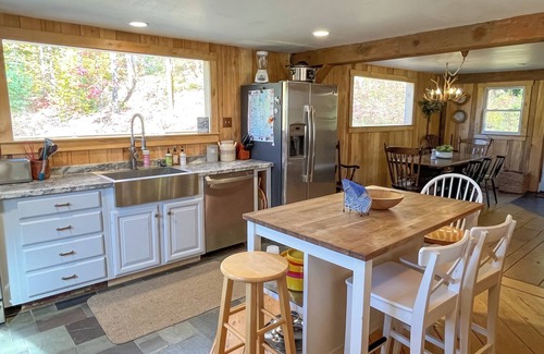Granville Casa | Secluded Mountain Getaway with Hot tub and Views!
