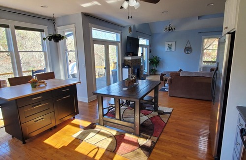 Spruce Pine Casa | Secluded Mountain Home for 10 w/ Hot Tub & Theater