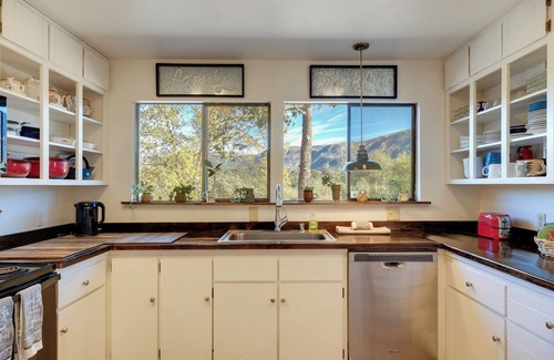 North Fork Casa | Secluded Mountain Hideaway < 8 Miles to Bass Lake!