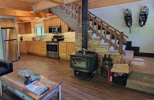 Midway Cabina | Secluded Mountain Property
