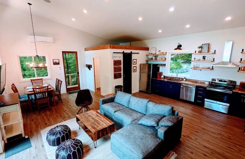 Morganton Cabina | Secluded Mtn. Escape on US Forest Border w/HotTub