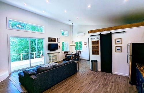 Morganton Cabina | Secluded Mtn. Escape on US Forest Border w/HotTub
