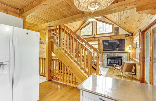 Murphy Cabina | Secluded Mtn-View Cabin w/ Fireplaces in Murphy!