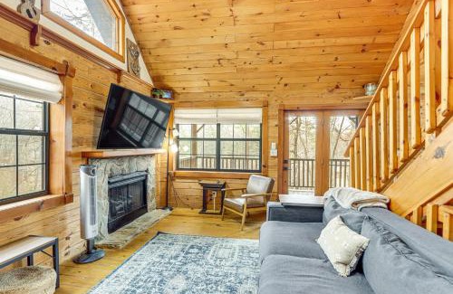 Murphy Casa | Secluded Mtn-View Cabin with Fireplaces in Murphy!