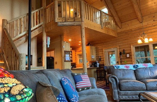 Cloudcroft Cabina | Secluded, Mystic Mountain Lodge w/cinema/arcade rm