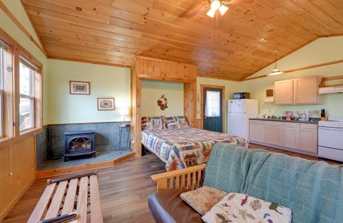 Bryson City Casa | Secluded Nantahala Gone Hunting Cabin with Hot Tub
