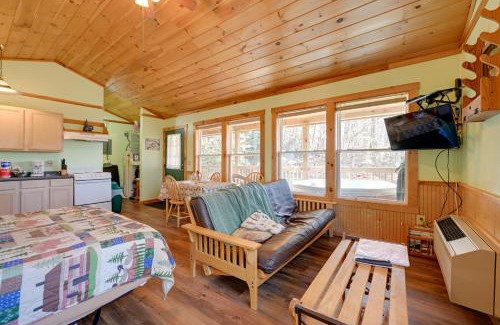 Bryson City Casa | Secluded Nantahala Gone Hunting Cabin with Hot Tub