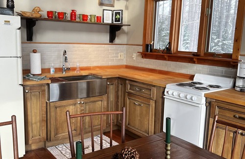 Westboro Chalet De Esquí | Secluded Northwoods Chalet on 80 Acres with Hiking and Water Views