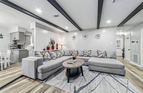Sharpstown Casa | Secluded Oasis Hot Tub, Pool Table, Golf & More